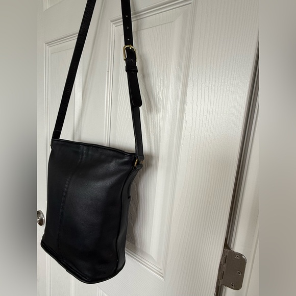 Vintage Coach Navy Leather Shoulder Bag - Picture 5 of 13